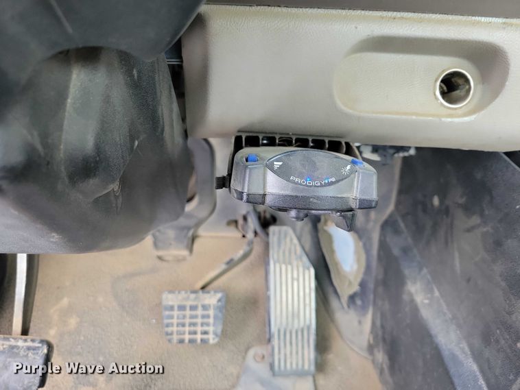 image for item NO9830 2005 Mack CXN613 semi truck