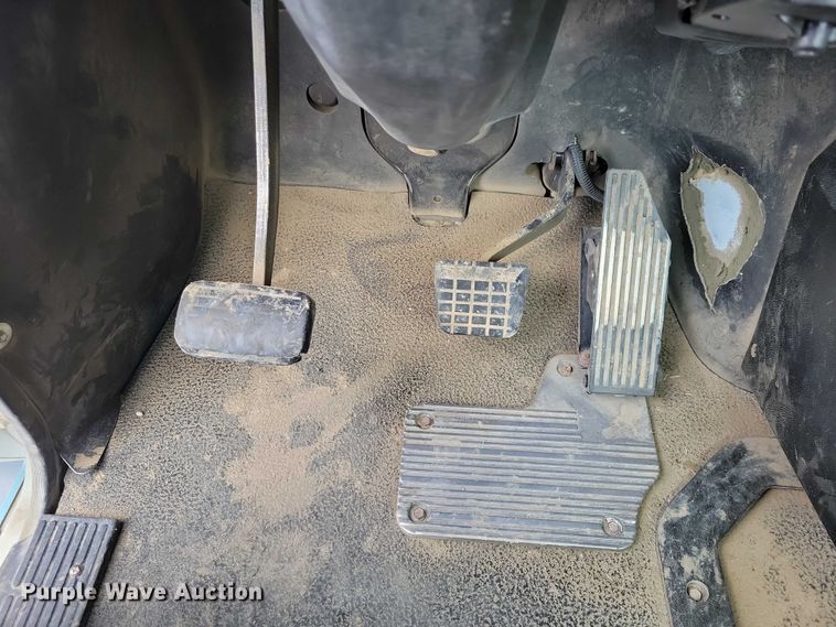 image for item NO9830 2005 Mack CXN613 semi truck