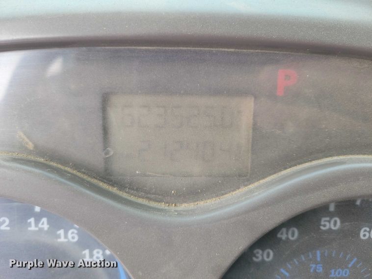 image for item NO9830 2005 Mack CXN613 semi truck