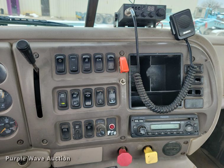 image for item NO9830 2005 Mack CXN613 semi truck