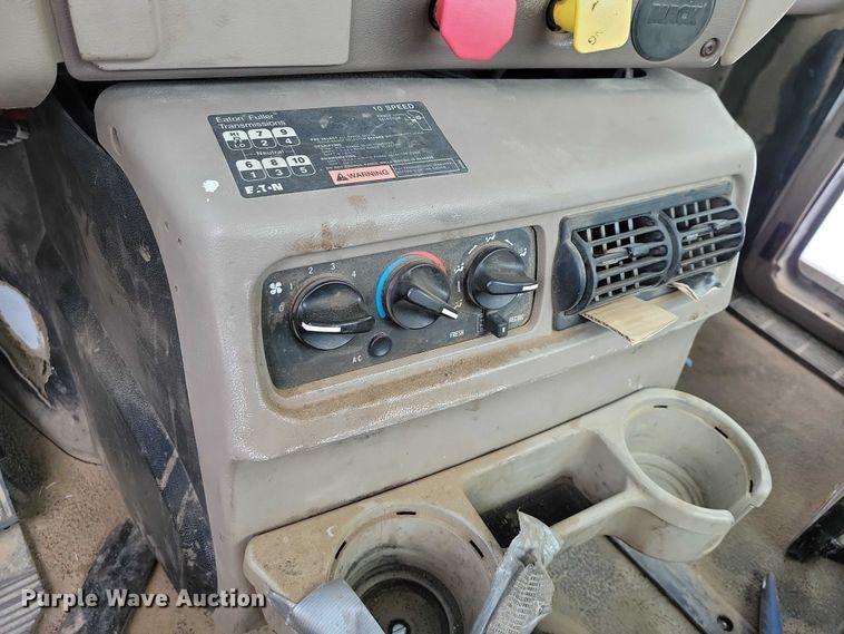 image for item NO9830 2005 Mack CXN613 semi truck