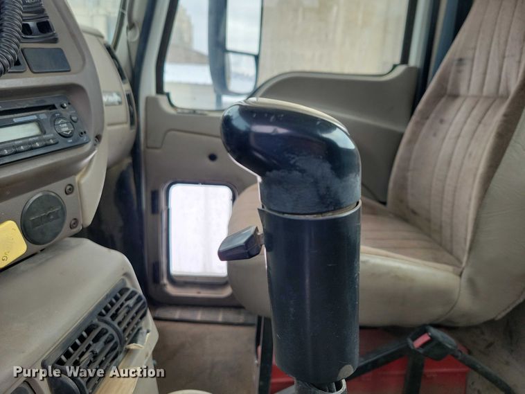 image for item NO9830 2005 Mack CXN613 semi truck