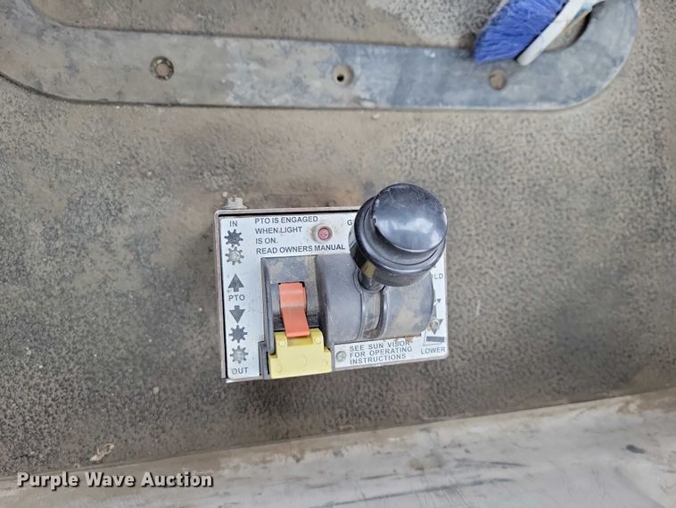 image for item NO9830 2005 Mack CXN613 semi truck