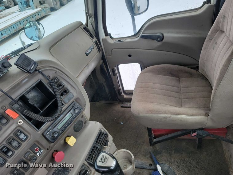 image for item NO9830 2005 Mack CXN613 semi truck