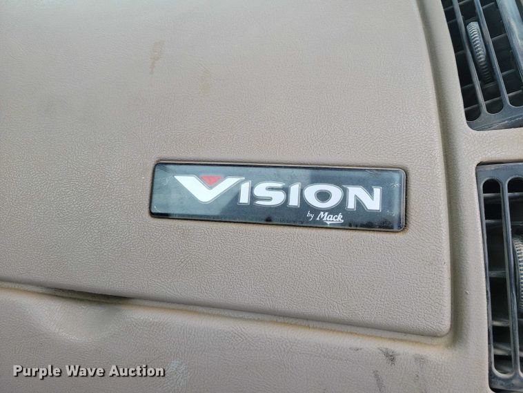 image for item NO9830 2005 Mack CXN613 semi truck