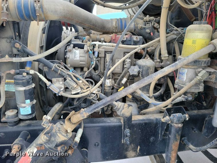 image for item NO9830 2005 Mack CXN613 semi truck