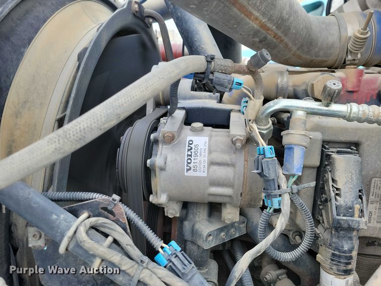 image for item NO9830 2005 Mack CXN613 semi truck