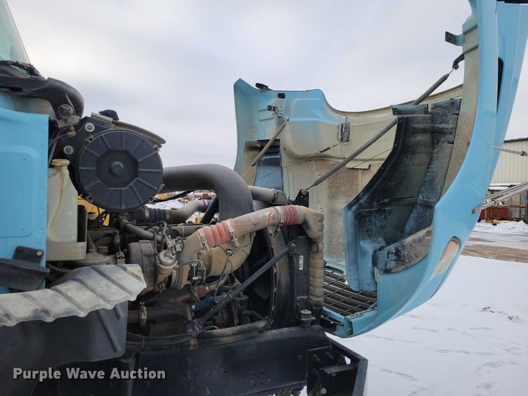 image for item NO9830 2005 Mack CXN613 semi truck