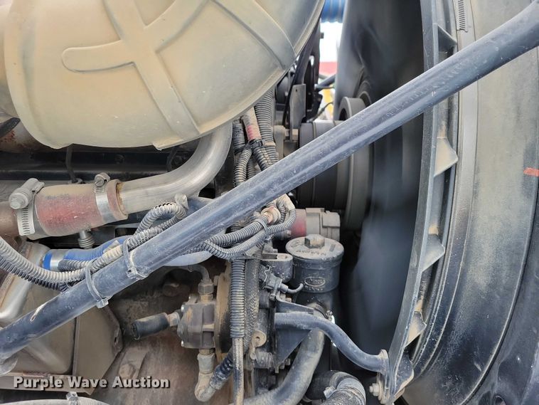 image for item NO9830 2005 Mack CXN613 semi truck