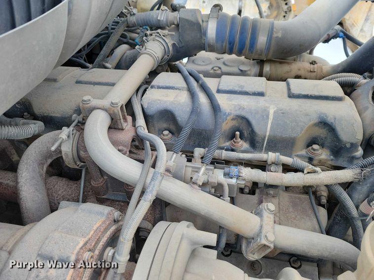 image for item NO9830 2005 Mack CXN613 semi truck