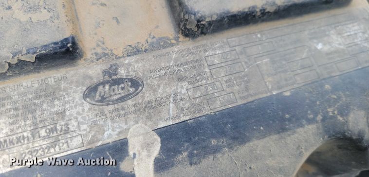 image for item NO9830 2005 Mack CXN613 semi truck