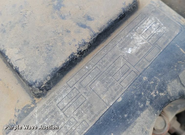 image for item NO9830 2005 Mack CXN613 semi truck