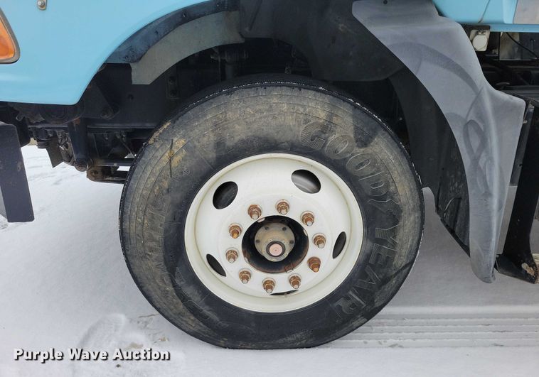 image for item NO9830 2005 Mack CXN613 semi truck