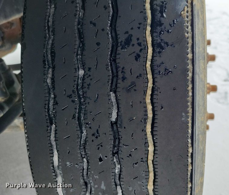 image for item NO9830 2005 Mack CXN613 semi truck