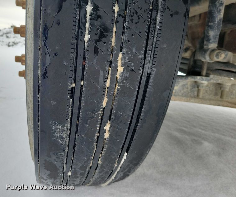 image for item NO9830 2005 Mack CXN613 semi truck