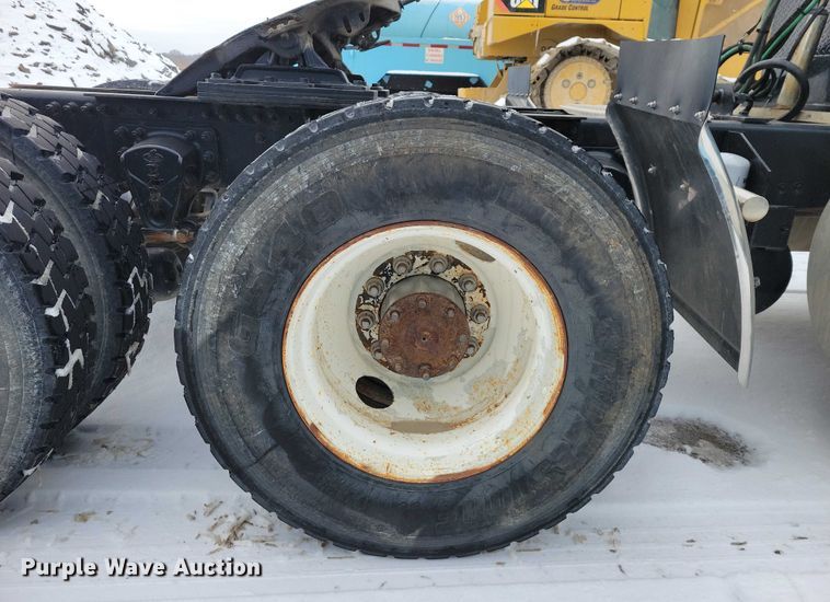 image for item NO9830 2005 Mack CXN613 semi truck