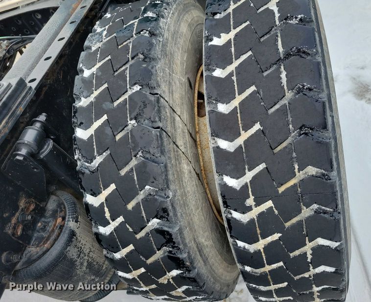 image for item NO9830 2005 Mack CXN613 semi truck