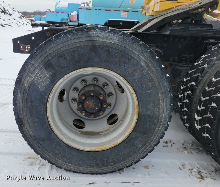 image for item NO9830 2005 Mack CXN613 semi truck