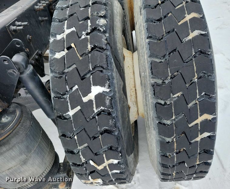 image for item NO9830 2005 Mack CXN613 semi truck