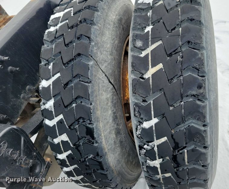 image for item NO9830 2005 Mack CXN613 semi truck