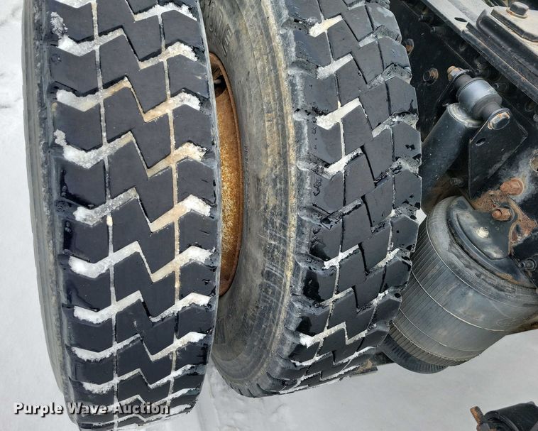 image for item NO9830 2005 Mack CXN613 semi truck