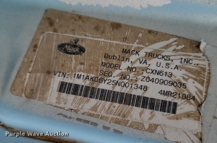 image for item NO9830 2005 Mack CXN613 semi truck