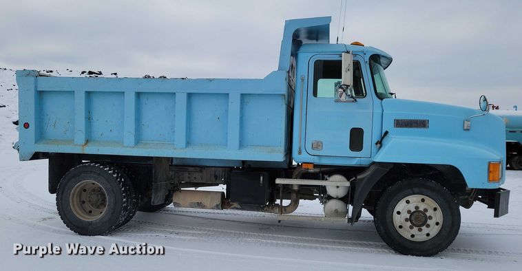 image for item NO9831 1994 Mack CH613 dump truck