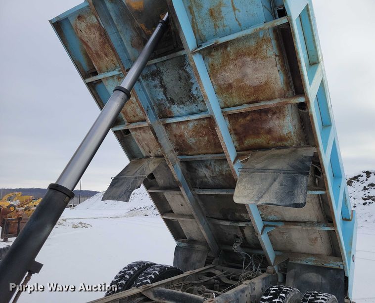 image for item NO9831 1994 Mack CH613 dump truck