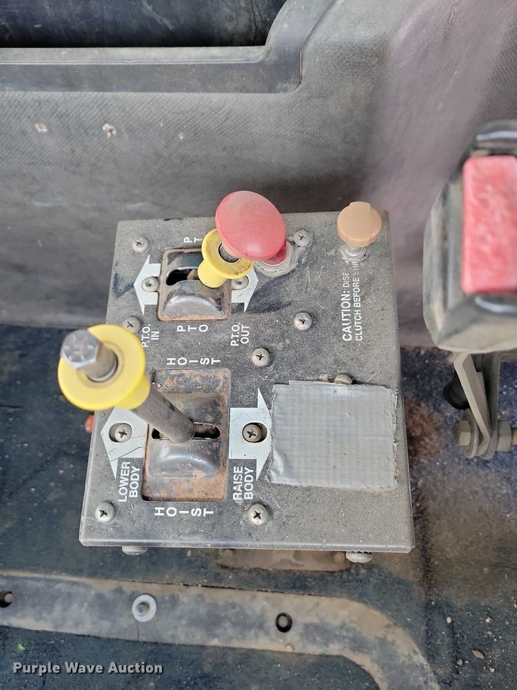 image for item NO9831 1994 Mack CH613 dump truck