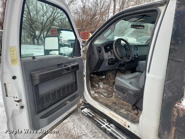 image for item NO9832 2011 Ford F450 flatbed pickup truck