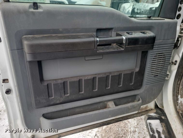 image for item NO9832 2011 Ford F450 flatbed pickup truck