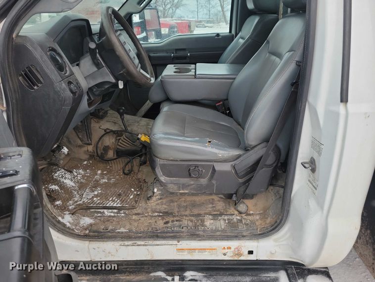 image for item NO9832 2011 Ford F450 flatbed pickup truck