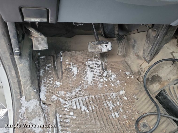 image for item NO9832 2011 Ford F450 flatbed pickup truck