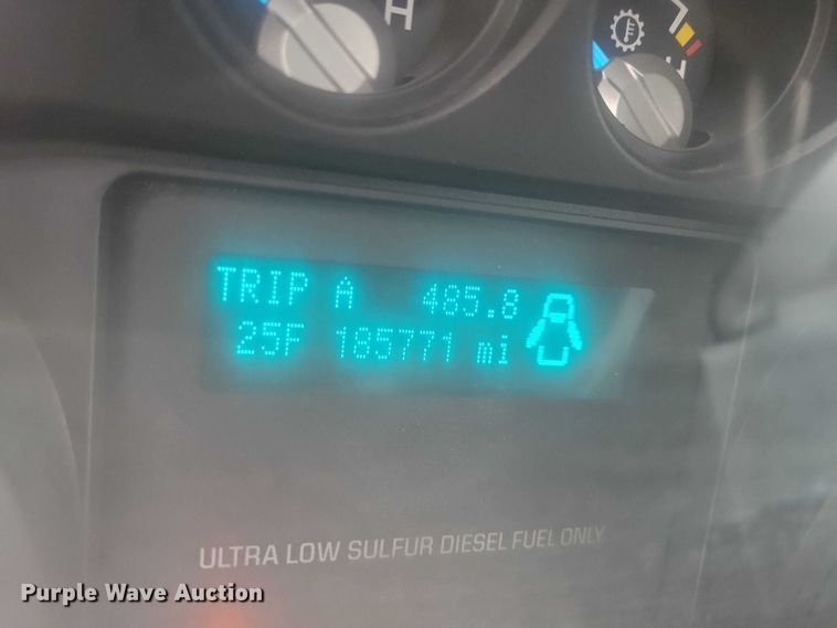 image for item NO9832 2011 Ford F450 flatbed pickup truck