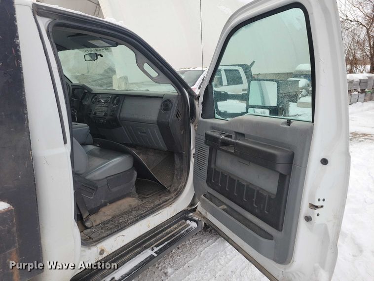 image for item NO9832 2011 Ford F450 flatbed pickup truck