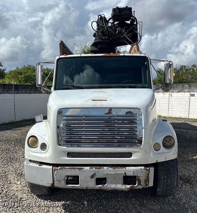 image for item YA0863 2003 Freightliner  FL112 grapple truck