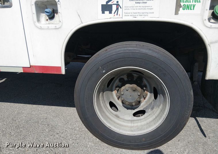 image for item YA1157 2016 Ford F550 Super Duty bucket truck