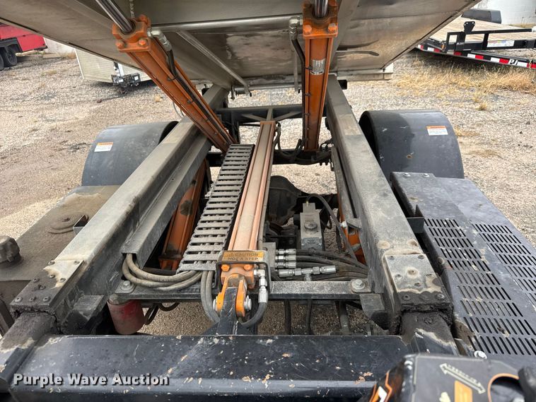 image for item YA1267 2019 Equipter RB4000 Dumper roofing debris trailer