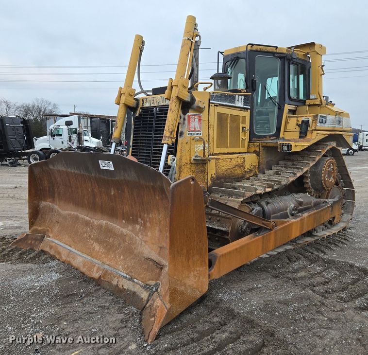 image for item YA1527 Caterpillar D7R dozer