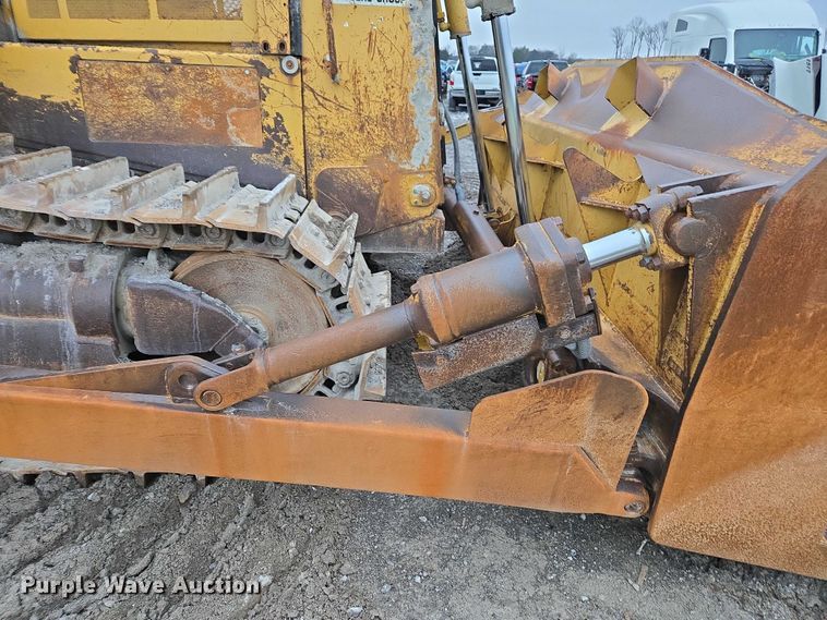 image for item YA1527 Caterpillar D7R dozer