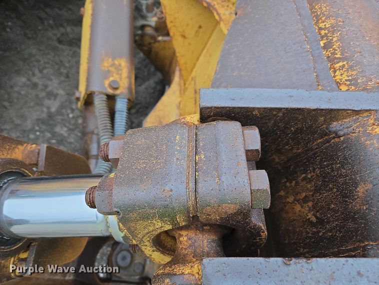 image for item YA1527 Caterpillar D7R dozer