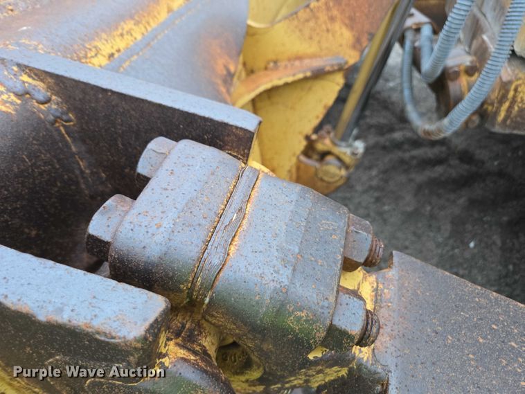 image for item YA1527 Caterpillar D7R dozer