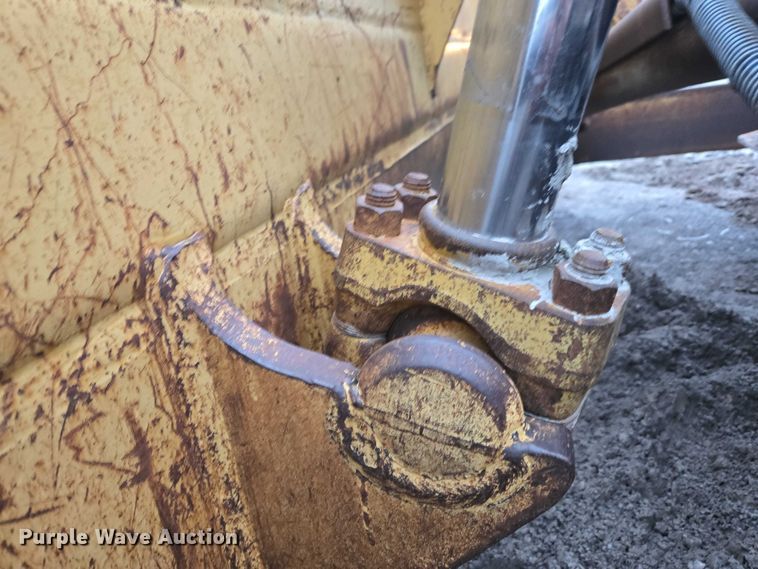 image for item YA1527 Caterpillar D7R dozer