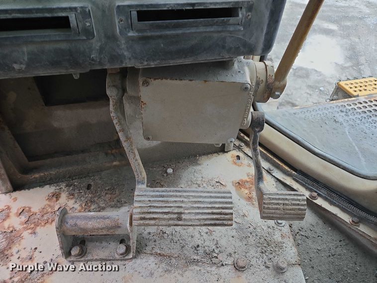 image for item YA1527 Caterpillar D7R dozer