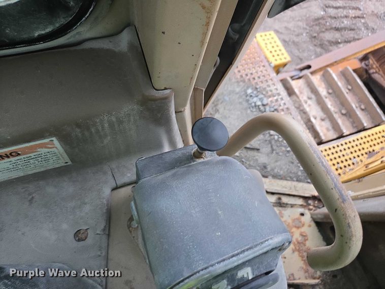 image for item YA1527 Caterpillar D7R dozer