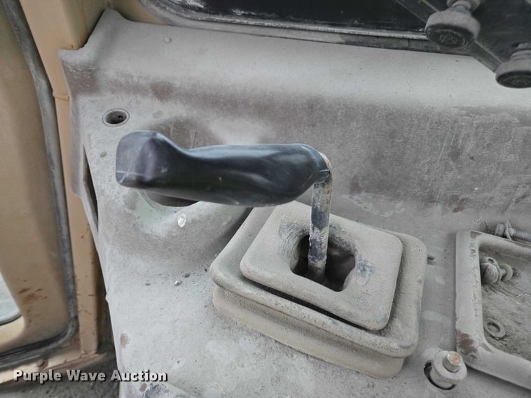 image for item YA1527 Caterpillar D7R dozer