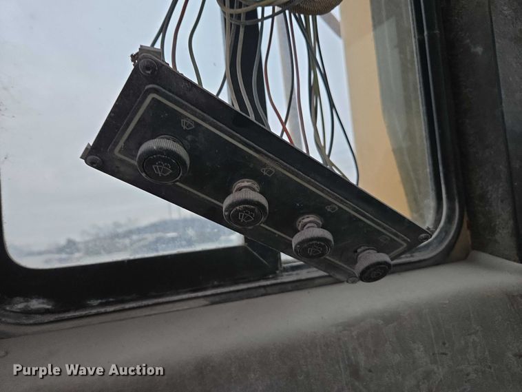 image for item YA1527 Caterpillar D7R dozer