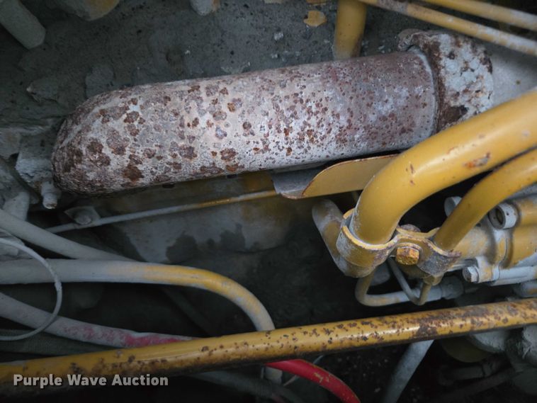 image for item YA1527 Caterpillar D7R dozer