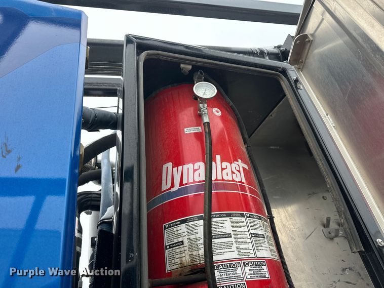 image for item YA1625 2024 Western Star 47X hydrovac truck