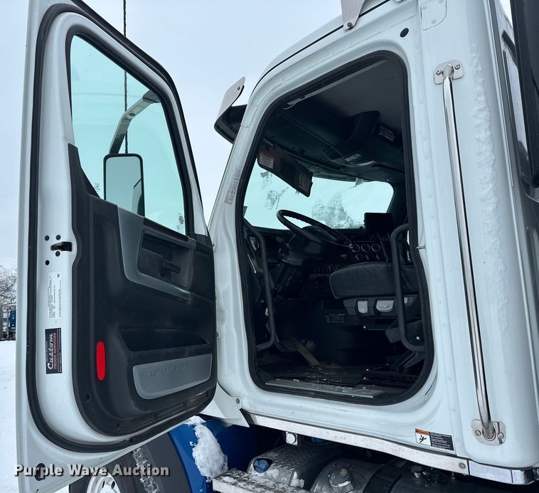 image for item YA1625 2024 Western Star 47X hydrovac truck